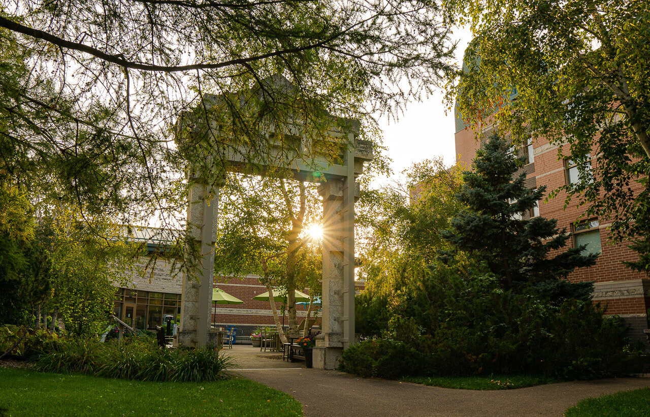 Picture of RHC courtyard 